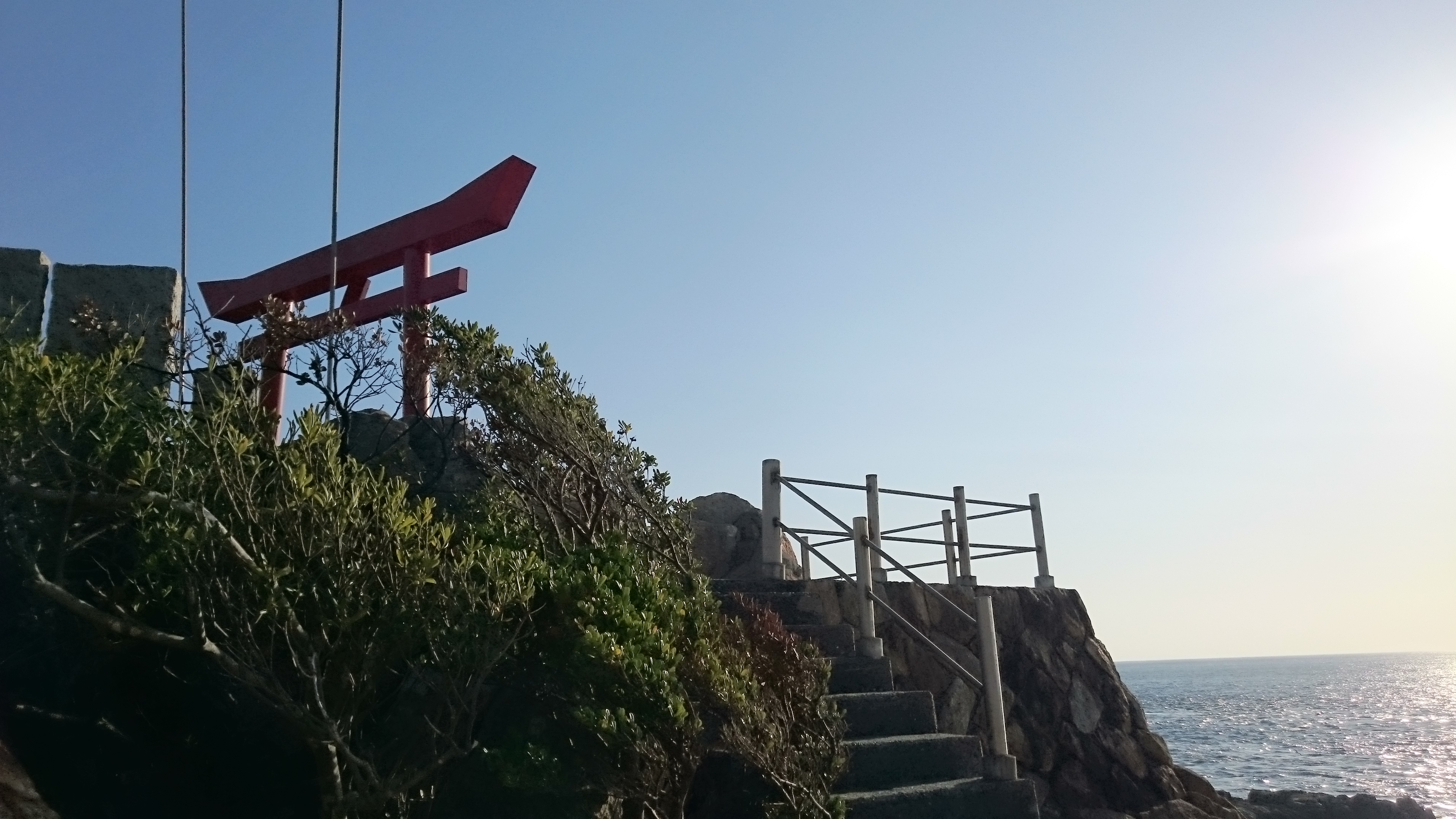 【高知　竜宮神社】断崖絶壁に立てられた鳥居！水の神様が祀られているパワースポット【絶景】