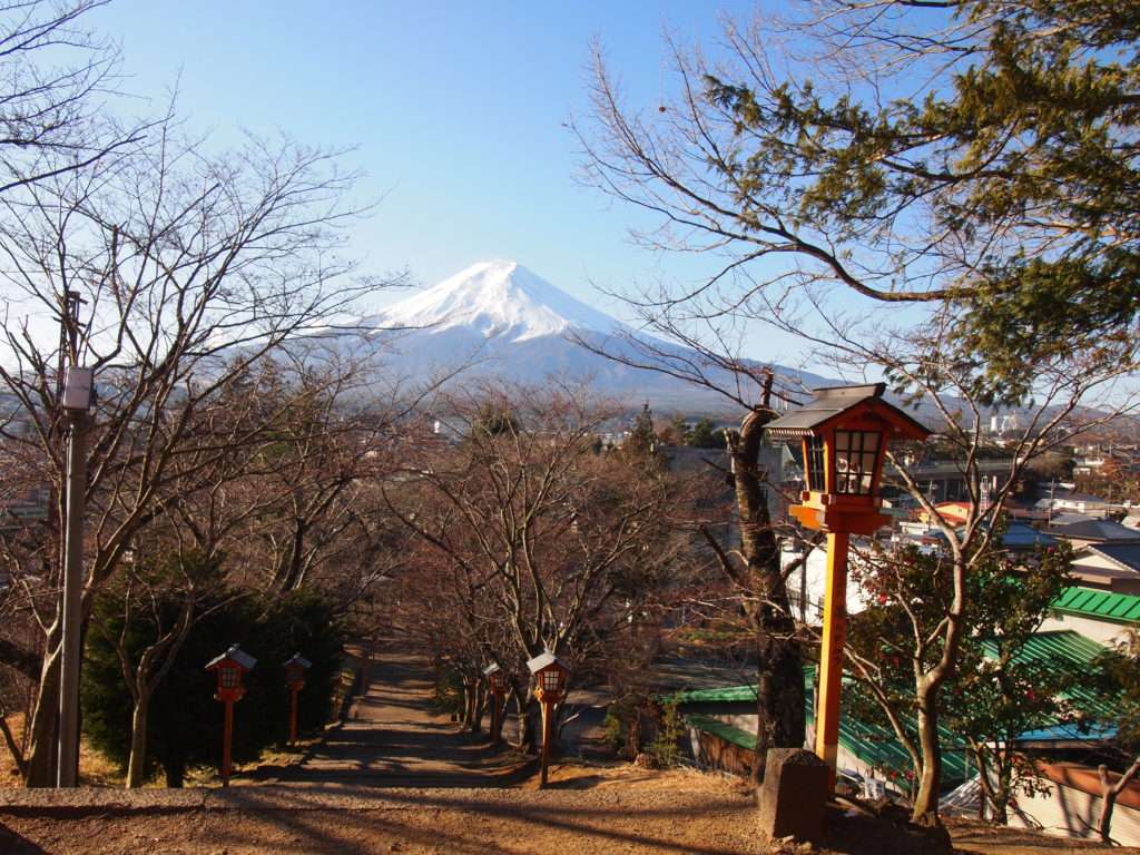 鳥居から見た富士山