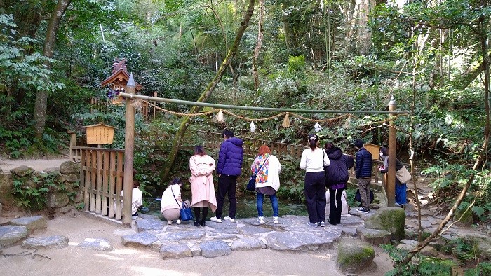 八重垣神社の鏡の池①