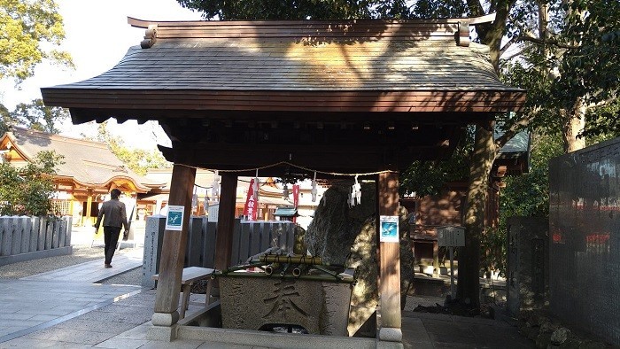 椿神社西側の手水舎