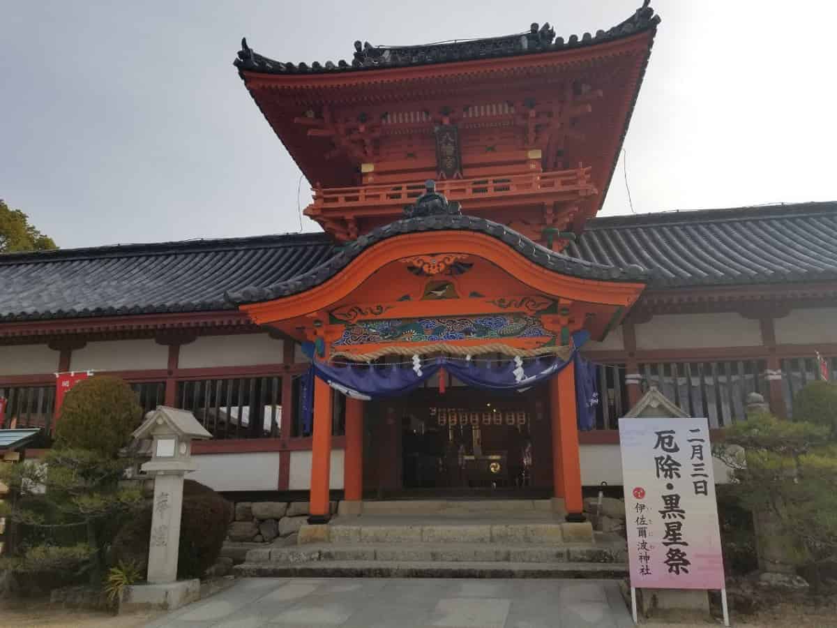伊佐爾波神社の楼門