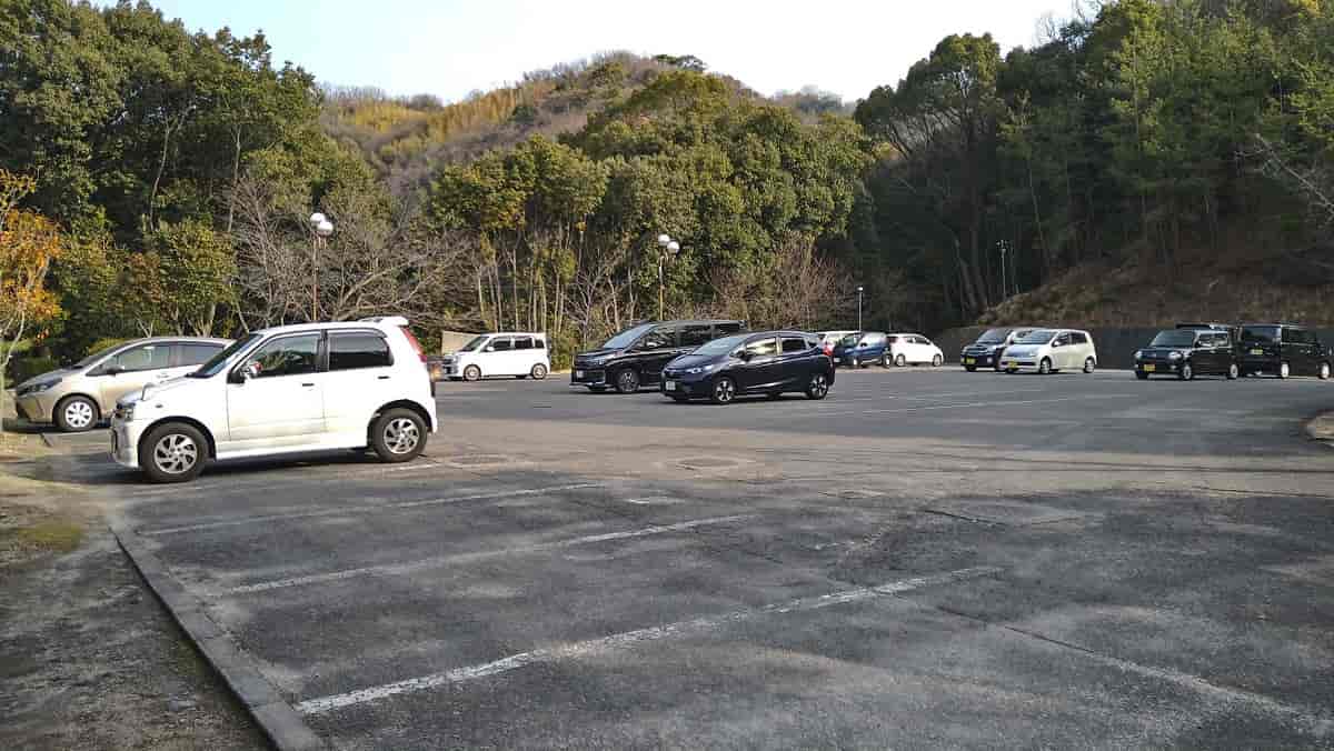 伊佐爾波神社の駐車場