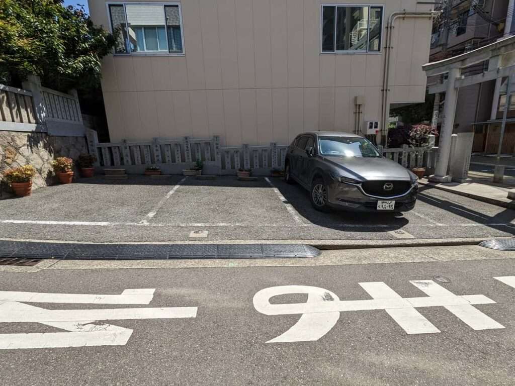 一宮神社の駐車場　3台分駐車可能