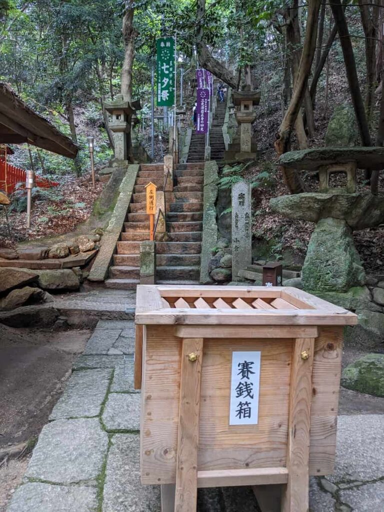 拝殿への入り口